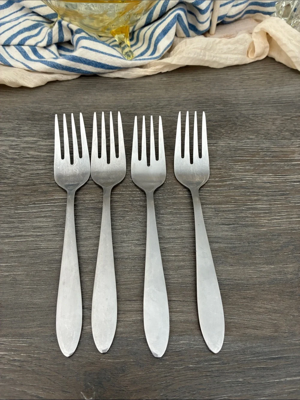 Oneida Flatware Stainless 47 pieces Sleek Satin Finish